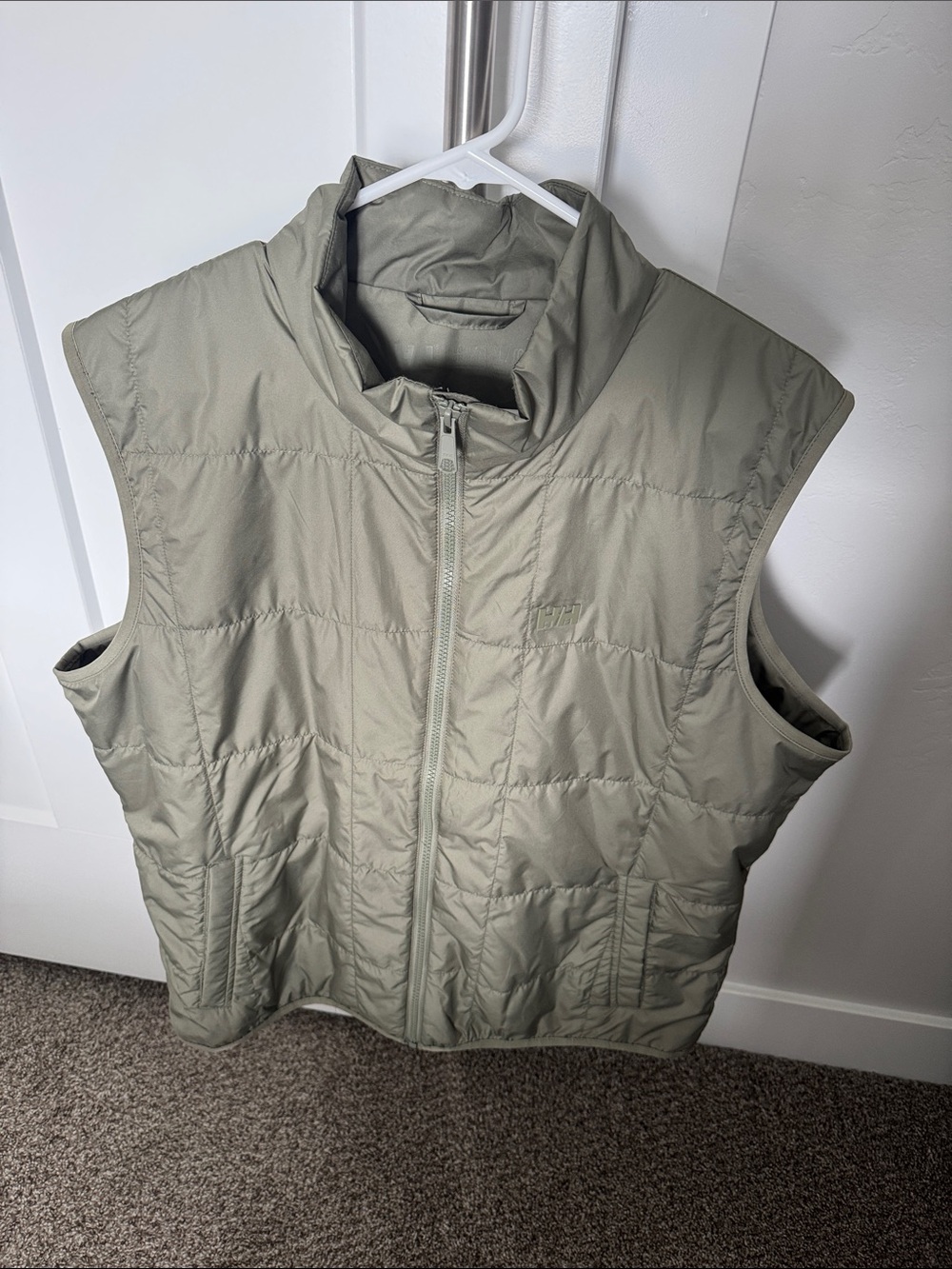Helly Hansen Light Sage Quilted Puffer Vest - men’s NWOT